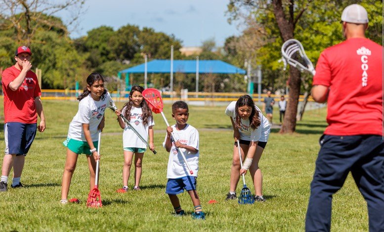 families playing hokey 